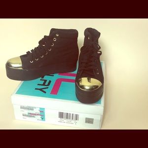 Jeffrey Campbell HOMG in black with metal gold cap
